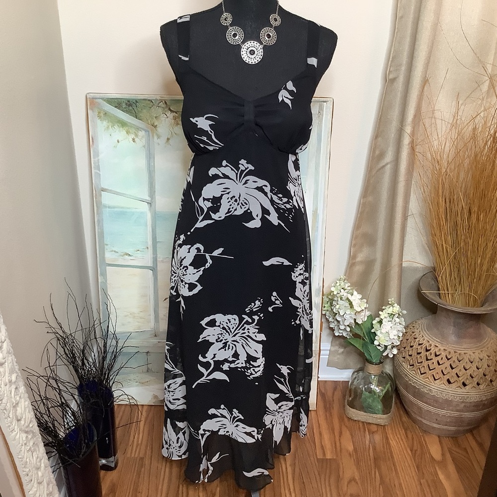 Karin Stevens black & white long dress, 2 button adj strap, lined padded bra, 10